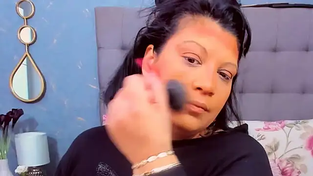 Snapshot of AmyCubes chatting on 02.12.25 AmyCubes online show from 02.12.25