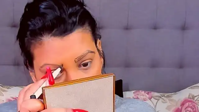 Snapshot of AmyCubes chatting on 02.14.25 AmyCubes online show from 02.14.25