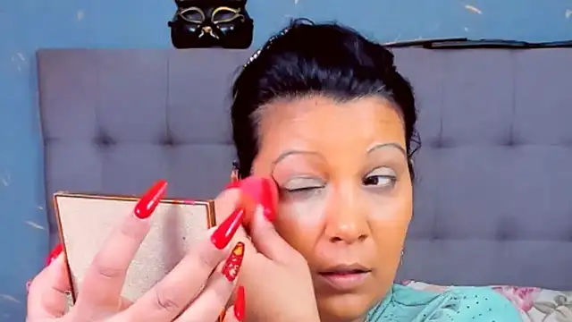 Snapshot of AmyCubes chatting on 02.15.25 AmyCubes online show from 02.15.25