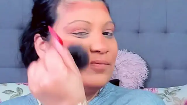 Snapshot of AmyCubes chatting on 02.16.25 AmyCubes online show from 02.16.25