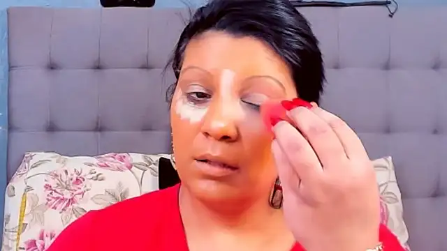 Snapshot of AmyCubes chatting on 02.19.25 AmyCubes online show from 02.19.25