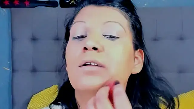 Snapshot of AmyCubes chatting on 03.08.25 AmyCubes online show from 03.08.25