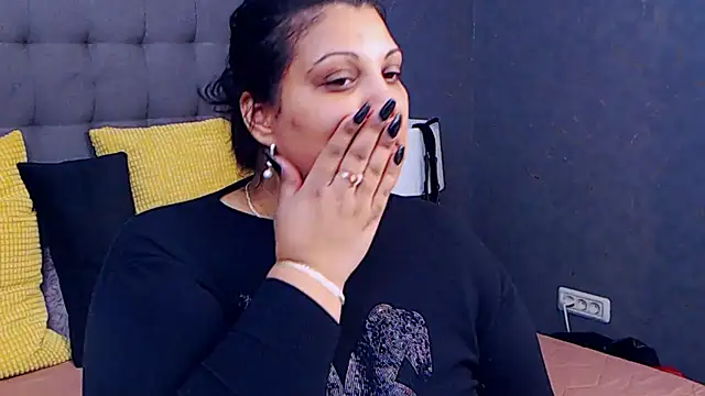 Snapshot of AmyCubes chatting on 03.15.25 AmyCubes online show from 03.15.25