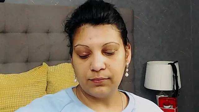 Snapshot of AmyCubes chatting on 03.19.25 AmyCubes online show from 03.19.25