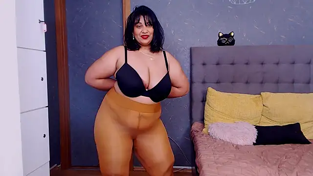 Snapshot of AmyCubes chatting on 03.19.25 AmyCubes online show from 03.19.25