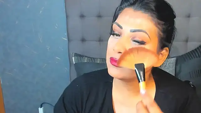 Snapshot of AmyCubes chatting on 09.19.25 AmyCubes online show from 09.19.25