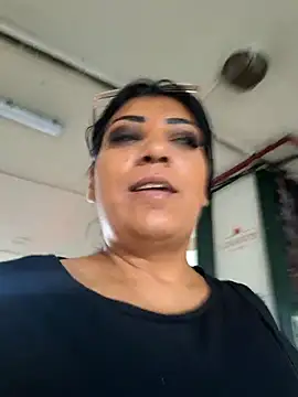 Snapshot of AmyCubes chatting on 09.20.25 AmyCubes online show from 09.20.25