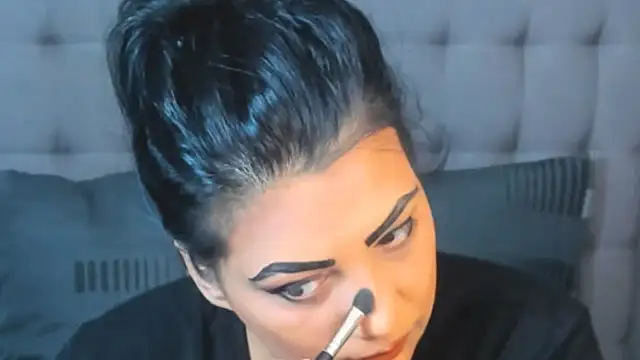 Snapshot of AmyCubes chatting on 09.23.25 AmyCubes online show from 09.23.25