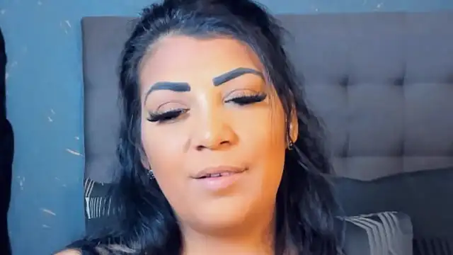 Snapshot of AmyCubes chatting on 10.12.25 AmyCubes online show from 10.12.25