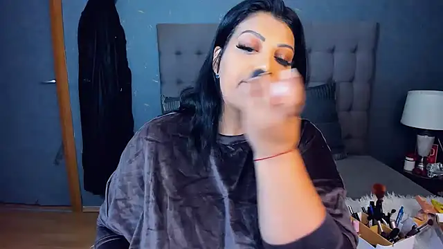 Snapshot of AmyCubes chatting on 10.14.25 AmyCubes online show from 10.14.25