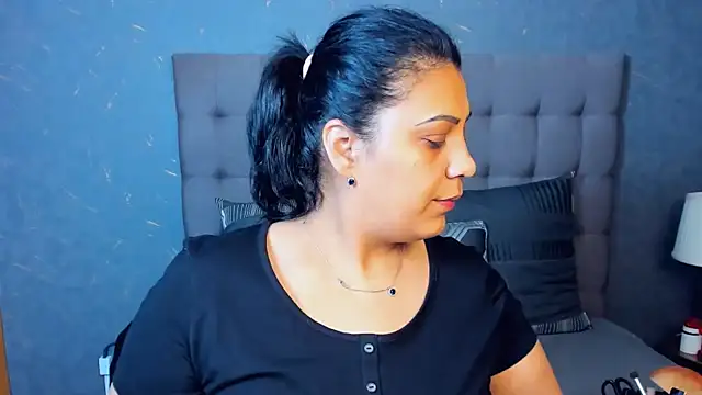 Snapshot of AmyCubes chatting on 10.17.25 AmyCubes online show from 10.17.25