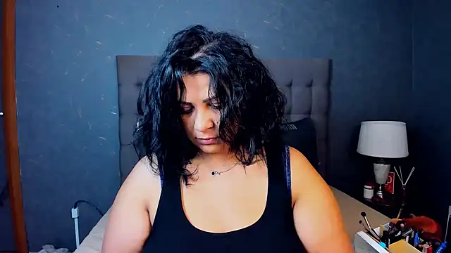 Snapshot of AmyCubes chatting on 10.20.25 AmyCubes online show from 10.20.25