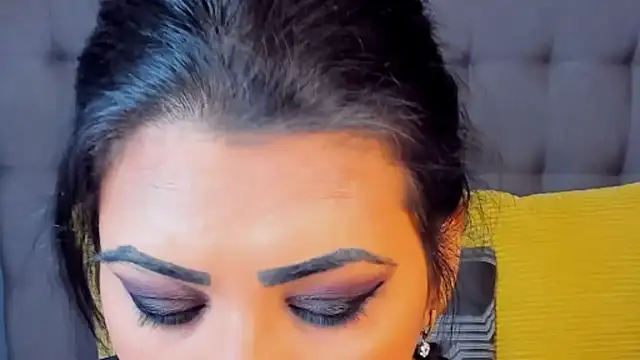 Snapshot of AmyCubes chatting on 12.18.25 AmyCubes online show from 12.18.25