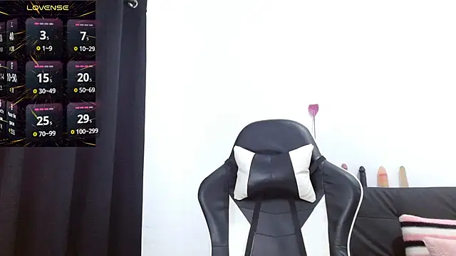 Snapshot of Kiara-Rider chatting on 09.28.25 Kiara-Rider online show from 09.28.25