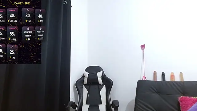 Snapshot of Kiara-Rider chatting on 10.28.25 Kiara-Rider online show from 10.28.25