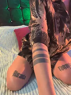 Kitty arts online show from 11.16.25