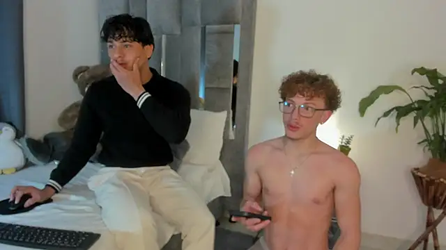 Snapshot of All3ssandr0 chatting on 11.08.25 All3ssandr0 online show from 11.08.25