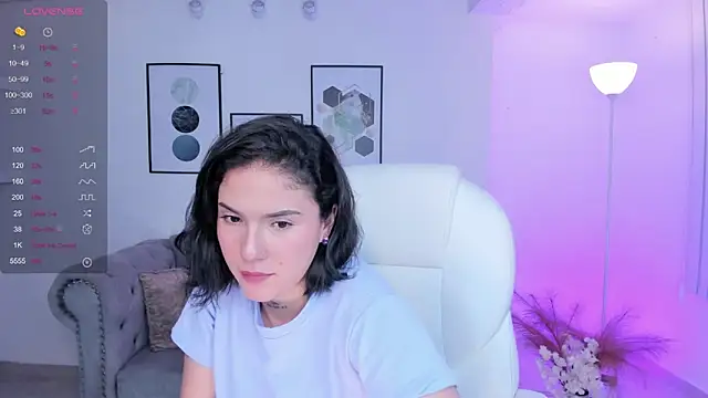 Snapshot of kendaall_jenner_ chatting on 12.20.24 kendaall jenner  online show from 12.20.24