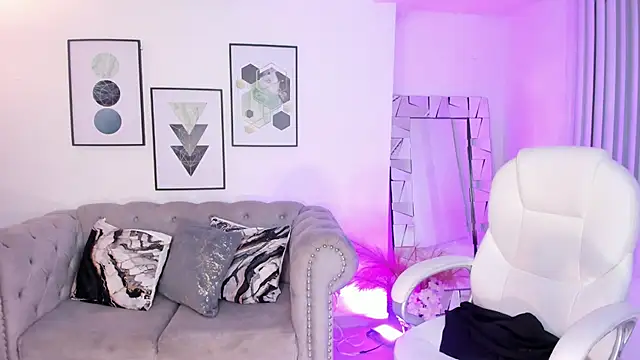 Snapshot of kendaall_jenner_ chatting on 01.17.25 kendaall jenner  online show from 01.17.25