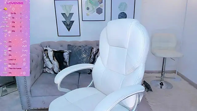 Snapshot of kendaall_jenner_ chatting on 02.28.25 kendaall jenner  online show from 02.28.25