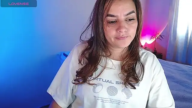 Snapshot of Lu_perez chatting on 01.20.25 Lu perez online show from 01.20.25