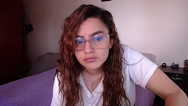 Snapshot of Lu_perez chatting on 02.04.25 Lu perez online show from 02.04.25