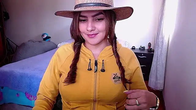 Snapshot of Lu_perez chatting on 02.05.25 Lu perez online show from 02.05.25