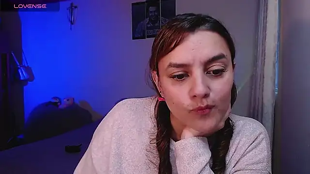 Snapshot of Lu_perez chatting on 02.10.25 Lu perez online show from 02.10.25
