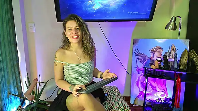 Snapshot of oriana_thomson2 chatting on 01.15.25 oriana thomson2 online show from 01.15.25