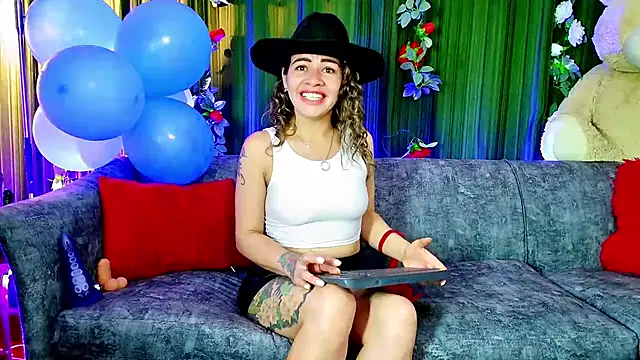 Snapshot of oriana_thomson2 chatting on 02.24.25 oriana thomson2 online show from 02.24.25