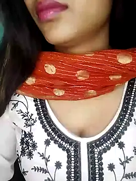 Snapshot of Sreya213 chatting on 01.18.25 Sreya213 online show from 01.18.25