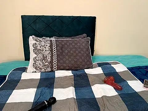 chloechrome online show from 03.20.25