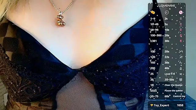 DahliaMoore online show from 01.04.25