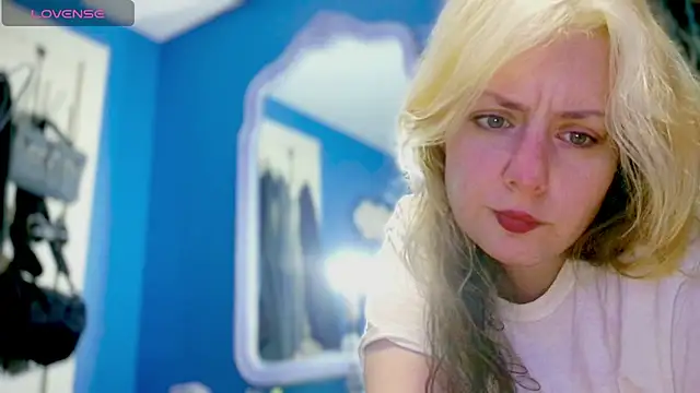 Snapshot of SkarlettRose96 chatting on 11.18.25 SkarlettRose96 online show from 11.18.25