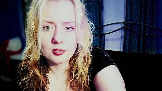 Snapshot of SkarlettRose96 chatting on 11.26.25 SkarlettRose96 online show from 11.26.25