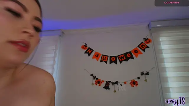 venusleroy  online show from 10.07.25