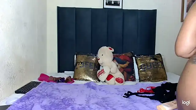 quenliyasa online show from 11.04.25