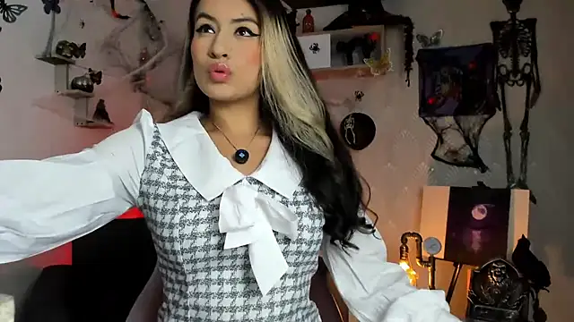 Alaia Love77 online show from 10.17.25