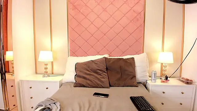 Issabella Roa online show from 03.17.26