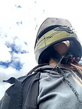 Snapshot of EemaHaruki chatting on 10.02.25 EemaHaruki online show from 10.02.25