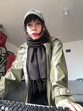 Snapshot of EemaHaruki chatting on 10.16.25 EemaHaruki online show from 10.16.25