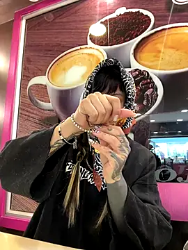 Snapshot of EemaHaruki chatting on 10.20.25 EemaHaruki online show from 10.20.25