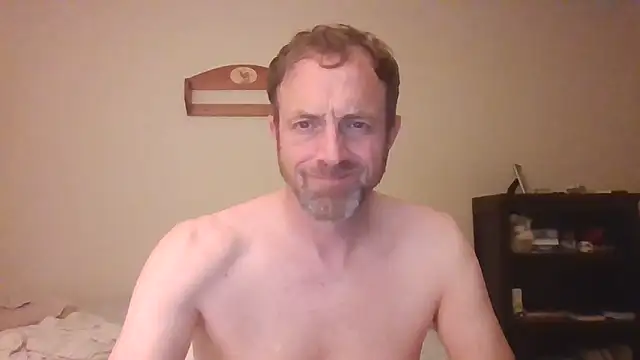 Snapshot of CLRunow chatting on 09.10.25 CLRunow online show from 09.10.25