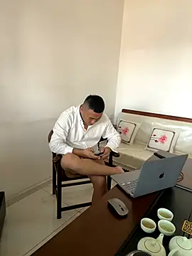 Snapshot of ShaoZian_1 chatting on 10.27.25 ShaoZian 1 online show from 10.27.25