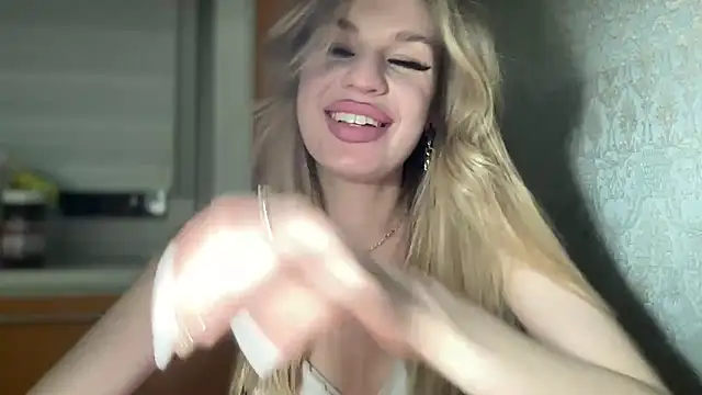 Snapshot of Your_Jessy chatting on 03.04.25 Your Jessy online show from 03.04.25
