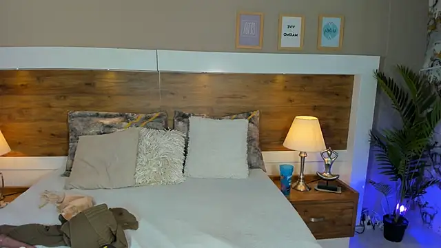 EmaBakker online show from 01.24.25