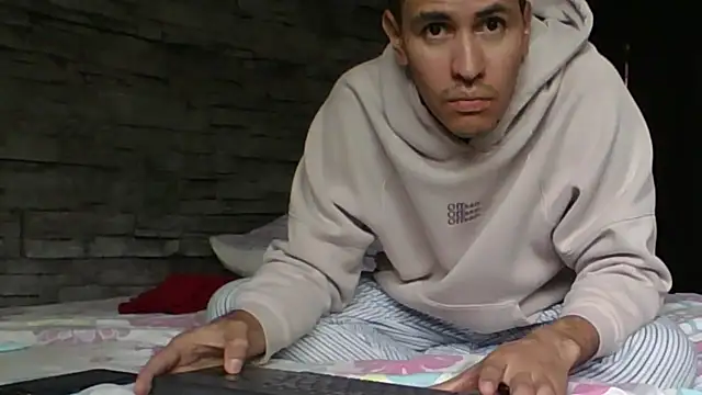 Snapshot of Sexylatin64 chatting on 04.19.26 Sexylatin64 online show from 04.19.26
