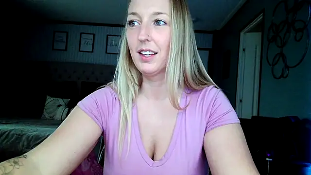 Snapshot of lucyallen4201 chatting on 12.09.24 lucyallen4201 online show from 12.09.24
