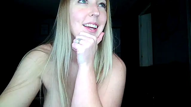 Snapshot of lucyallen4201 chatting on 01.22.25 lucyallen4201 online show from 01.22.25