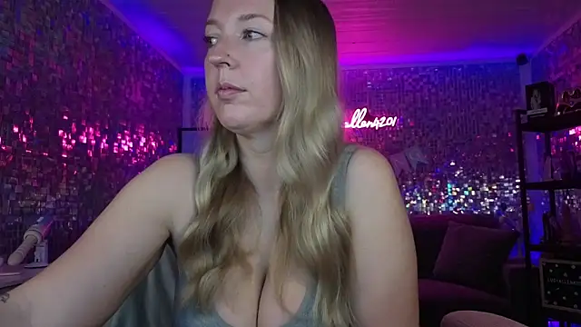 lucyallen4201 online show from 04.15.26